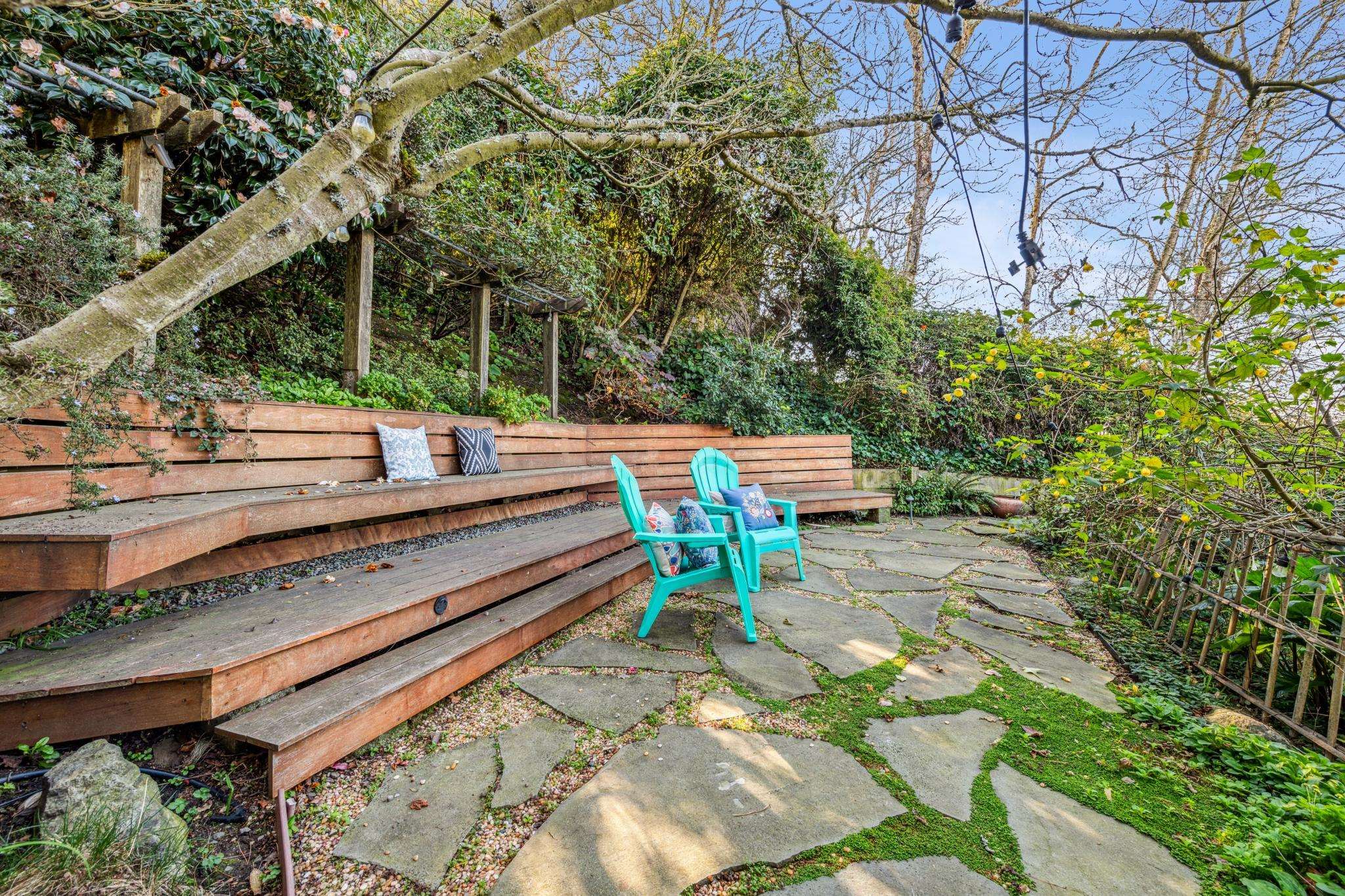 Detail Gallery Image 31 of 35 For 935 Grizzly Peak Blvd, Berkeley,  CA 94708 - 4 Beds | 2/1 Baths