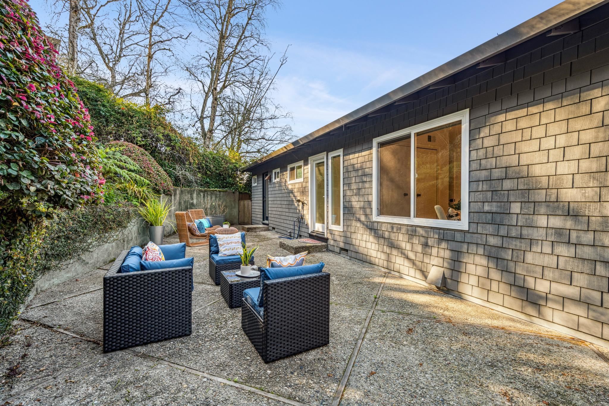 Detail Gallery Image 34 of 35 For 935 Grizzly Peak Blvd, Berkeley,  CA 94708 - 4 Beds | 2/1 Baths