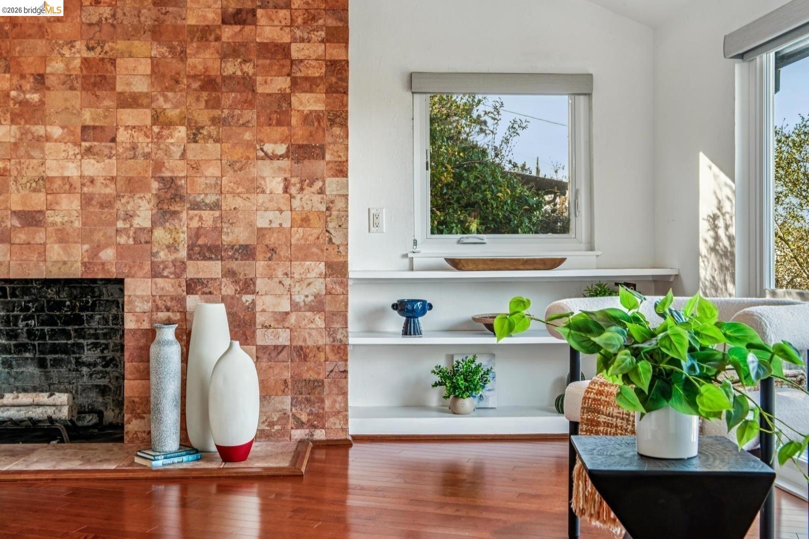 Detail Gallery Image 5 of 22 For 935 Grizzly Peak Blvd, Berkeley,  CA 94708 - 4 Beds | 2/1 Baths