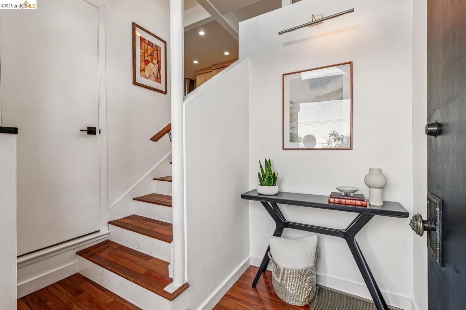 Detail Gallery Image 6 of 22 For 935 Grizzly Peak Blvd, Berkeley,  CA 94708 - 4 Beds | 2/1 Baths