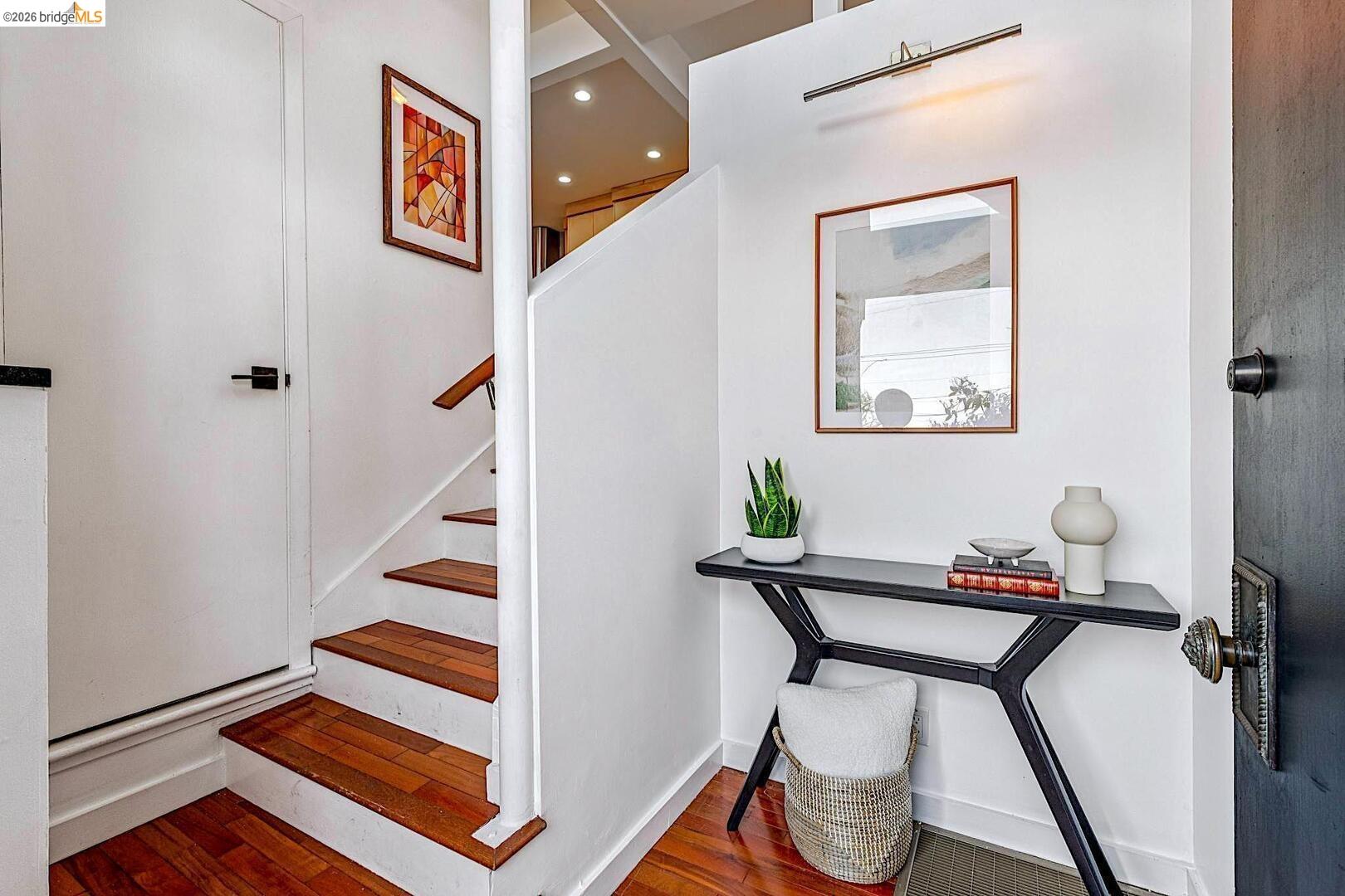 Detail Gallery Image 9 of 20 For 935 Grizzly Peak Blvd, Berkeley,  CA 94708 - 4 Beds | 2/1 Baths