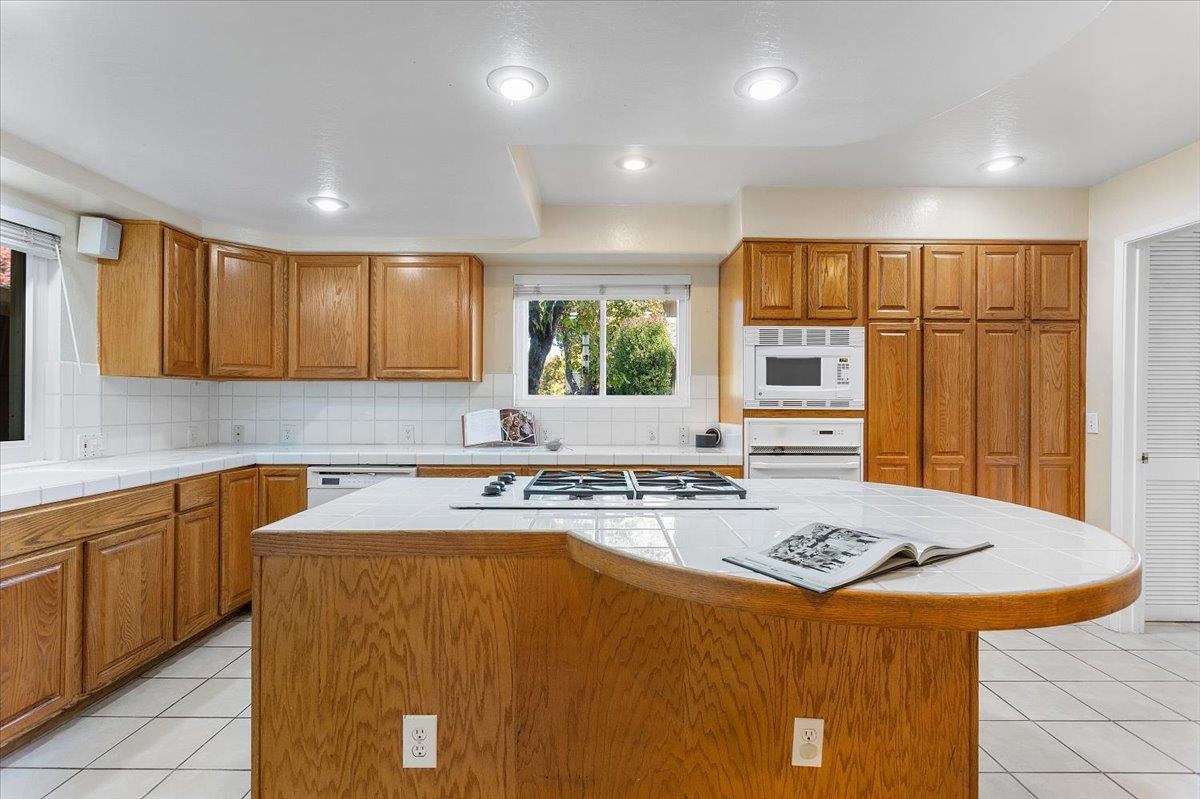 Photo #12: 41123007 Listing: Photo #12