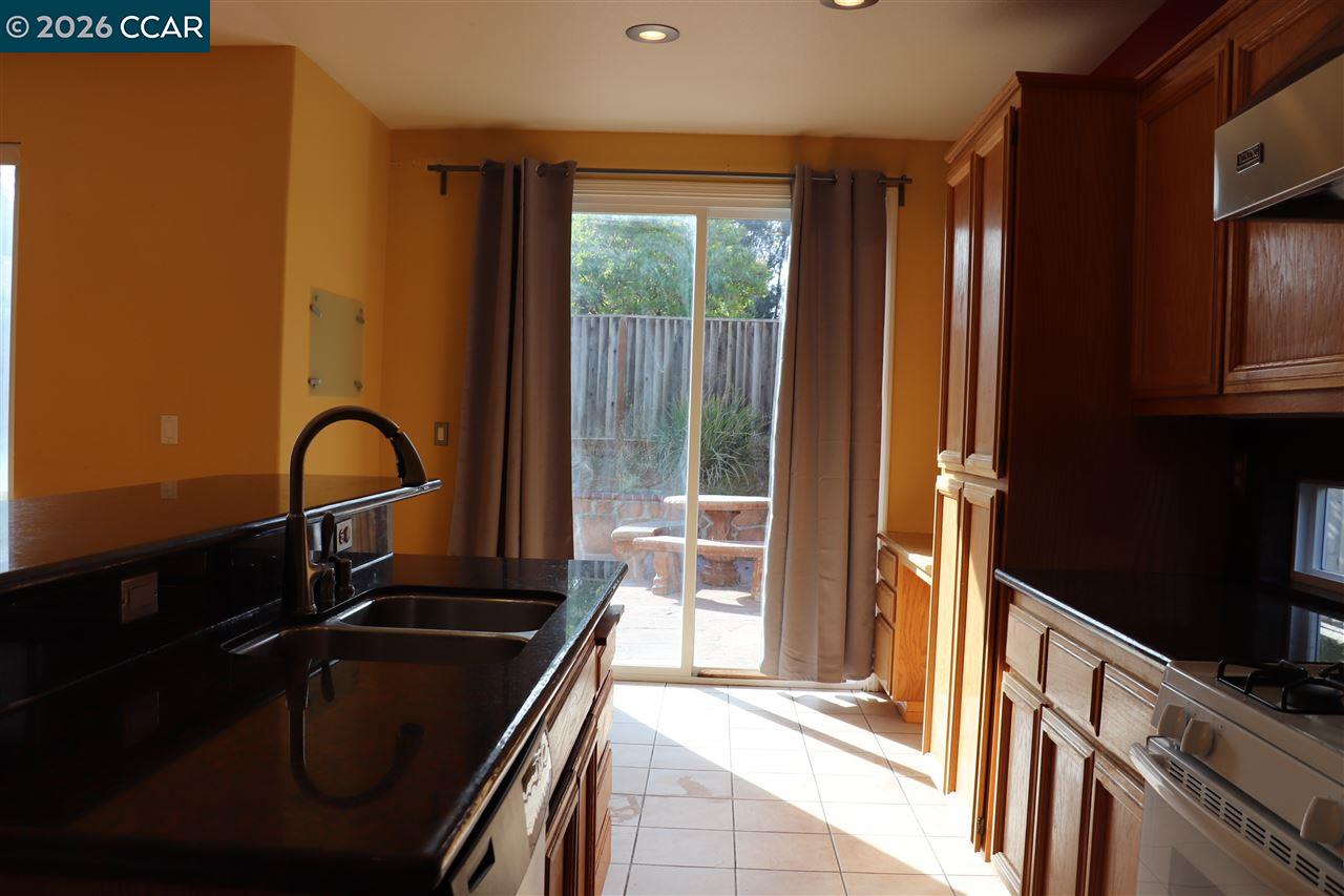 Detail Gallery Image 10 of 34 For 4037 Coleman Circle, Richmond,  CA 94806 - 4 Beds | 3/3 Baths