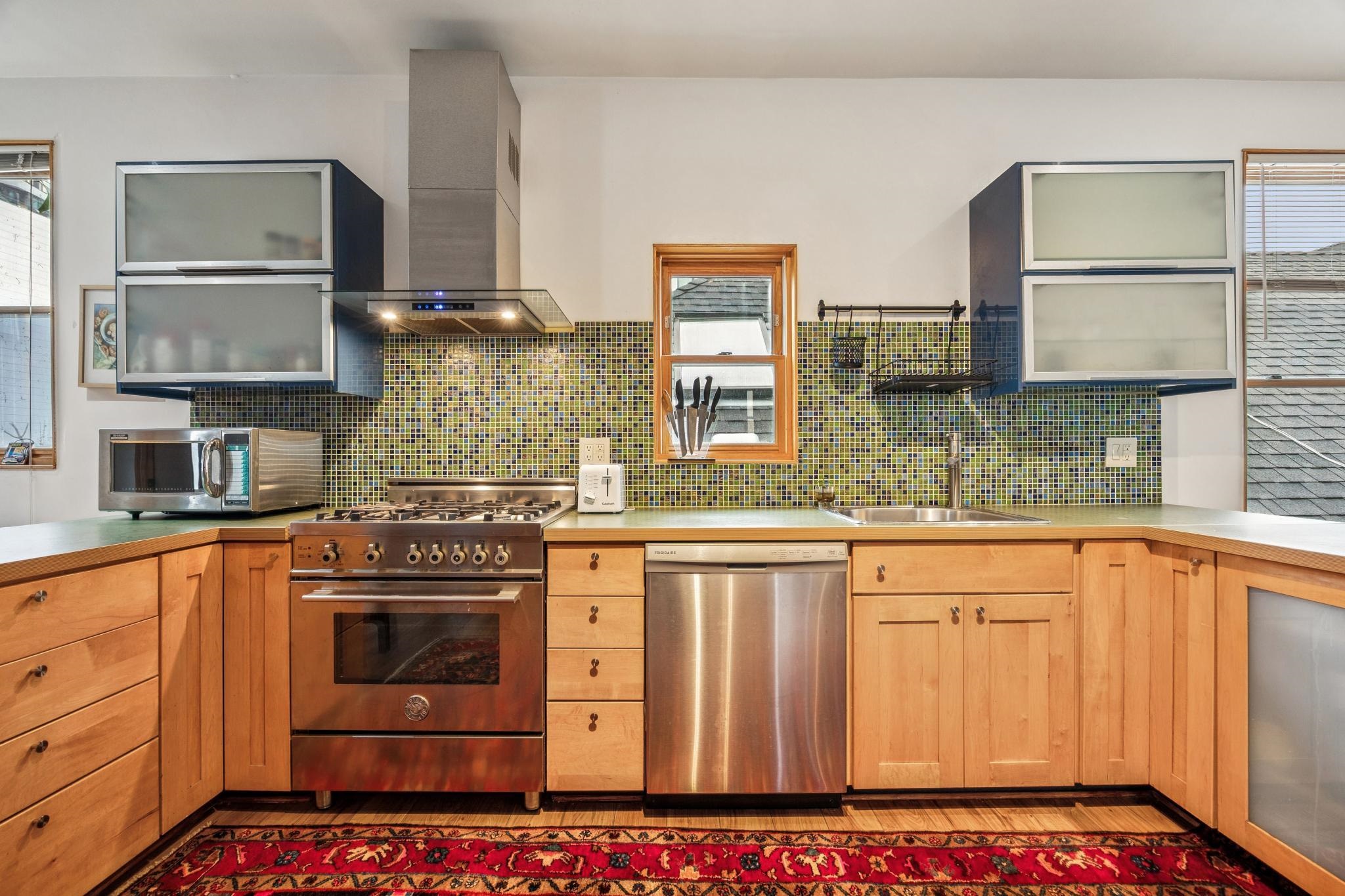 Detail Gallery Image 11 of 48 For 356-360 24th St, Oakland,  CA 94612 - – Beds | – Baths