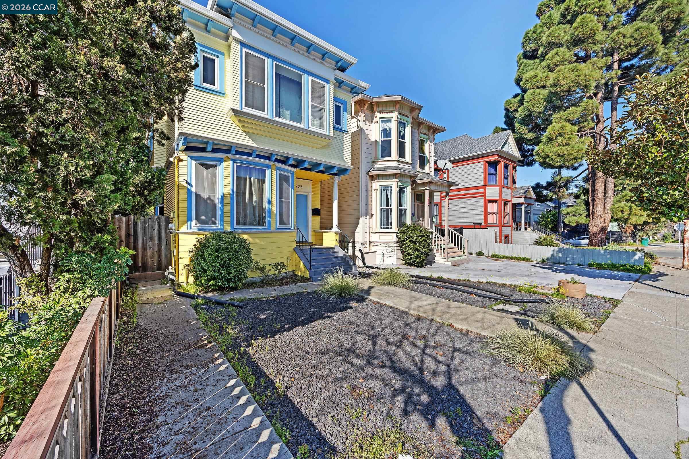 Detail Gallery Image 2 of 30 For 1923 West St, Oakland,  CA 94612 - 3 Beds | 2 Baths