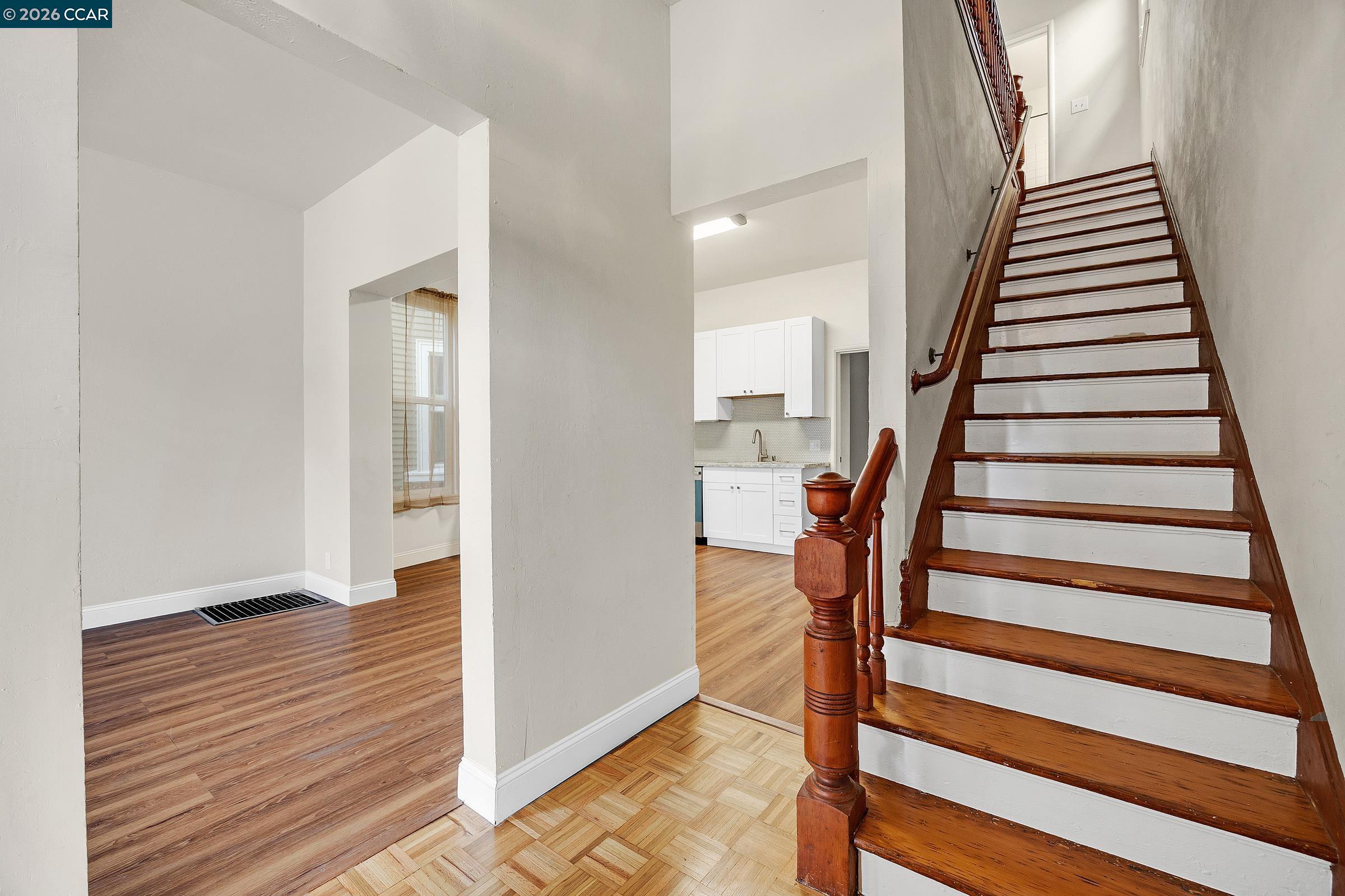 Detail Gallery Image 4 of 30 For 1923 West St, Oakland,  CA 94612 - 3 Beds | 2 Baths