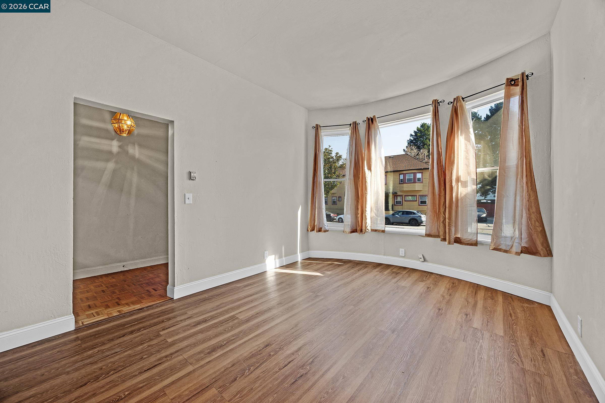 Detail Gallery Image 6 of 30 For 1923 West St, Oakland,  CA 94612 - 3 Beds | 2 Baths