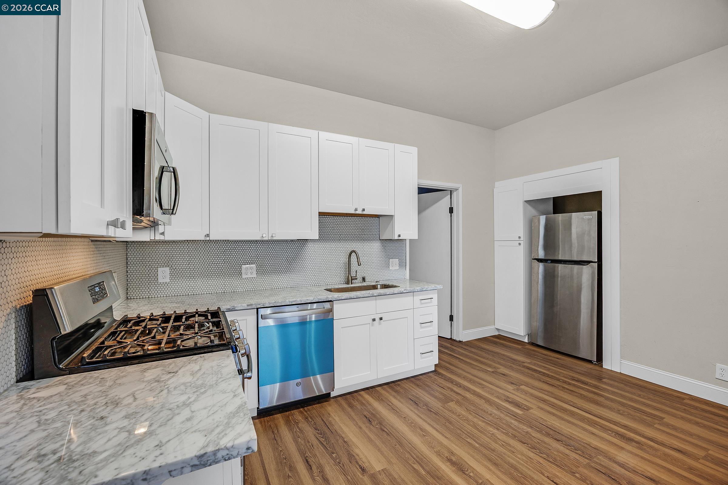 Detail Gallery Image 9 of 30 For 1923 West St, Oakland,  CA 94612 - 3 Beds | 2 Baths