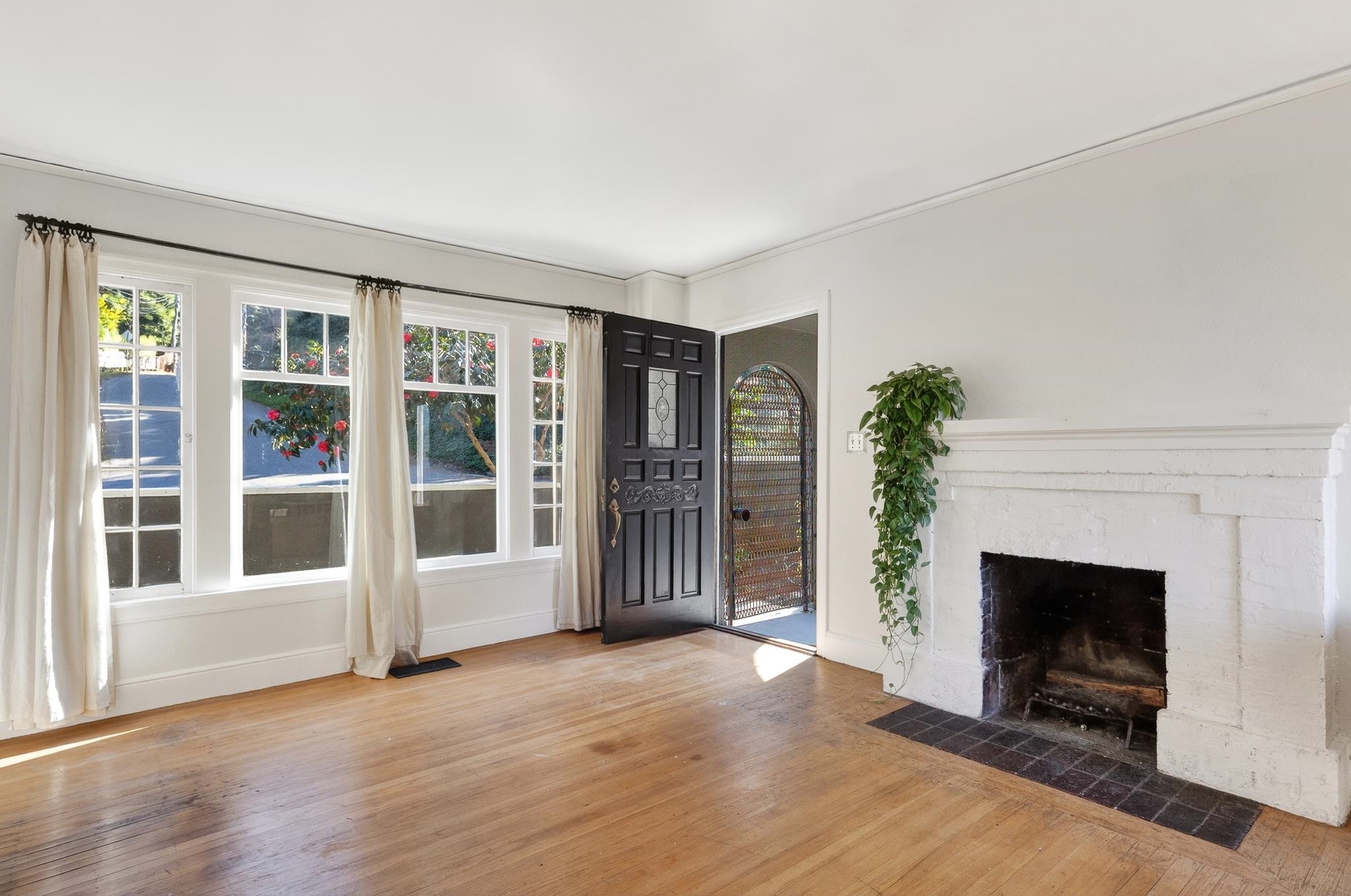 Detail Gallery Image 3 of 24 For 1106 Cragmont Ave, Berkeley,  CA 94708 - 2 Beds | 1 Baths