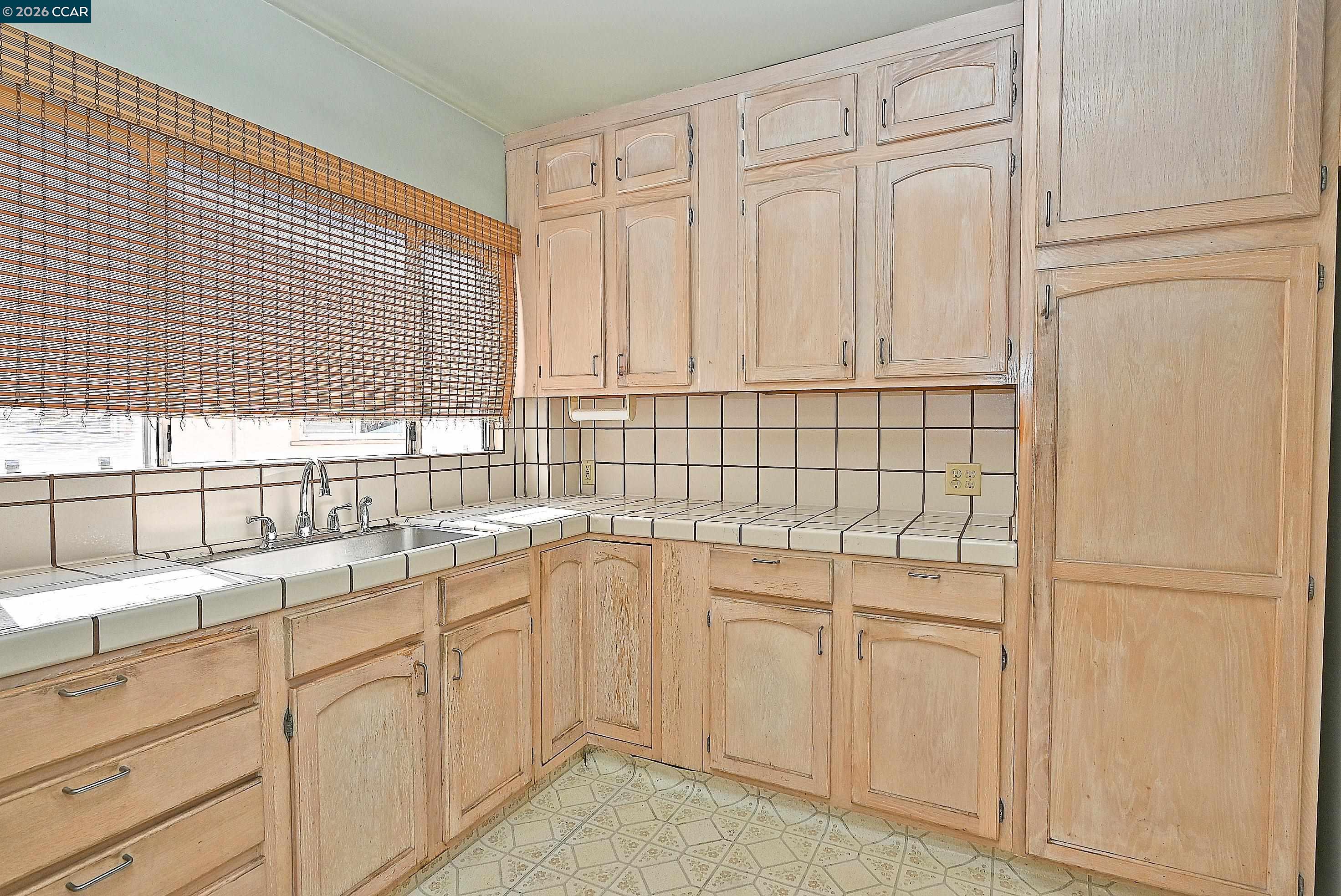 Detail Gallery Image 22 of 48 For 209 Arroyo Ave, San Leandro,  CA 94577 - 2 Beds | 2 Baths