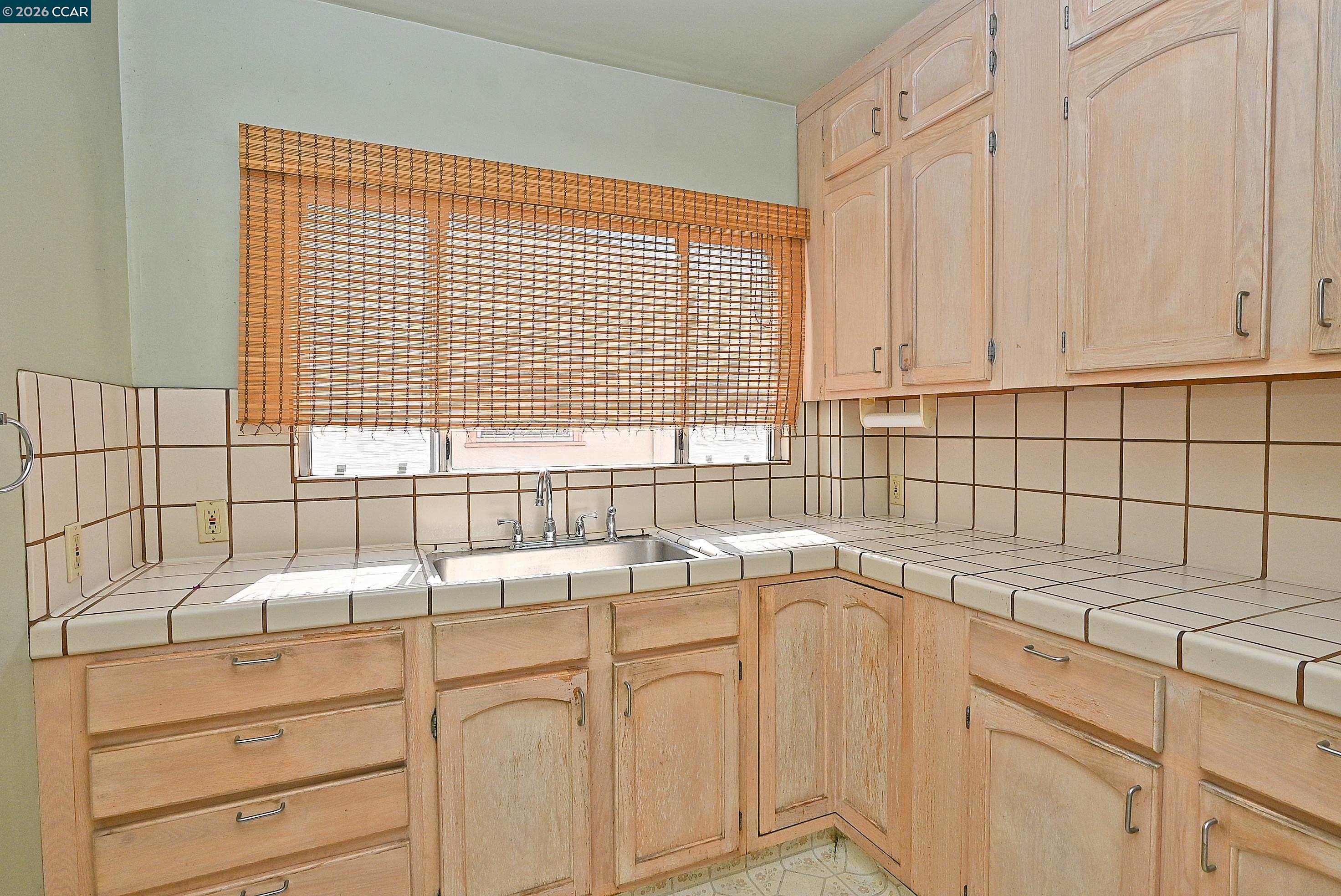 Detail Gallery Image 26 of 48 For 209 Arroyo Ave, San Leandro,  CA 94577 - 2 Beds | 2 Baths