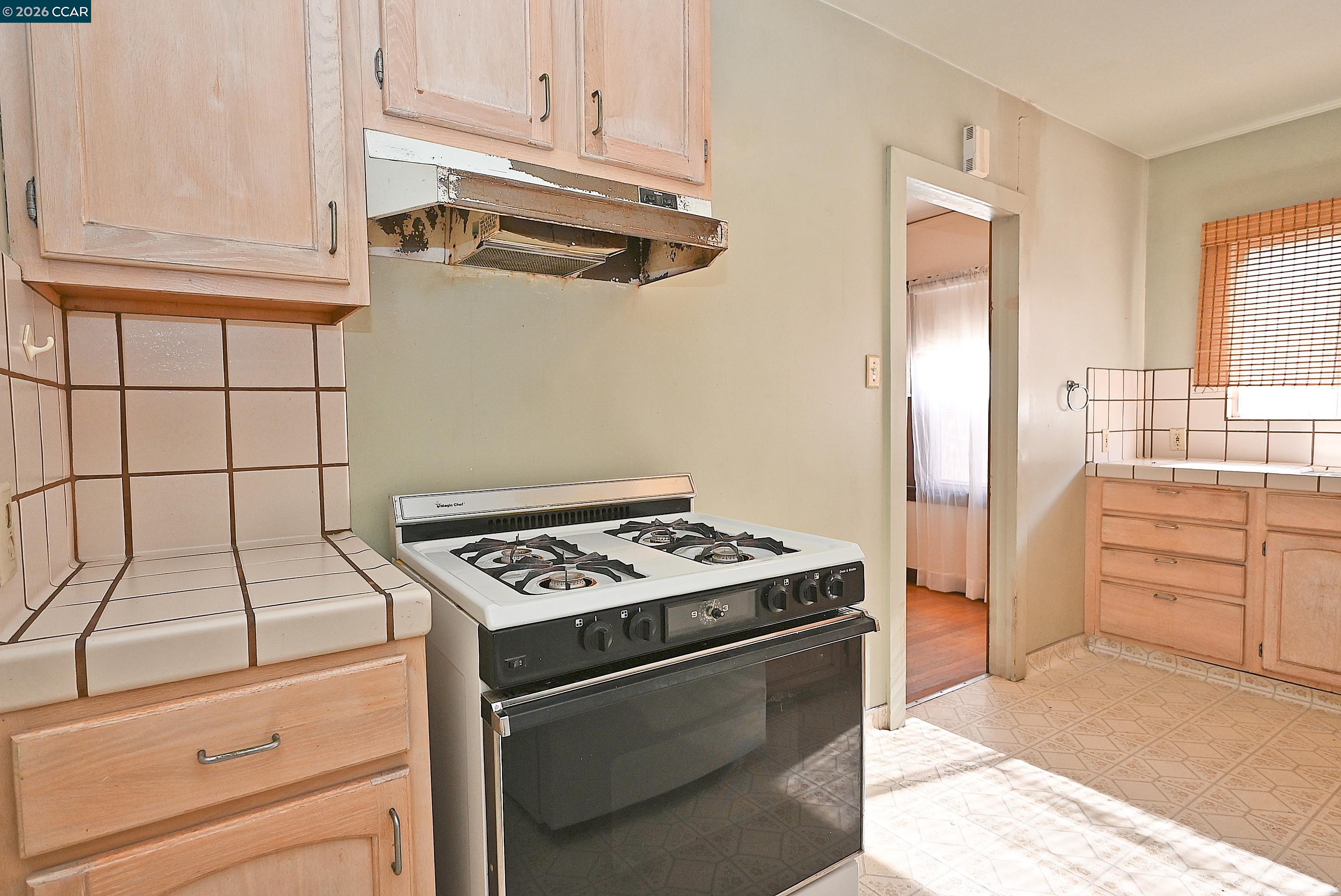 Detail Gallery Image 27 of 48 For 209 Arroyo Ave, San Leandro,  CA 94577 - 2 Beds | 2 Baths