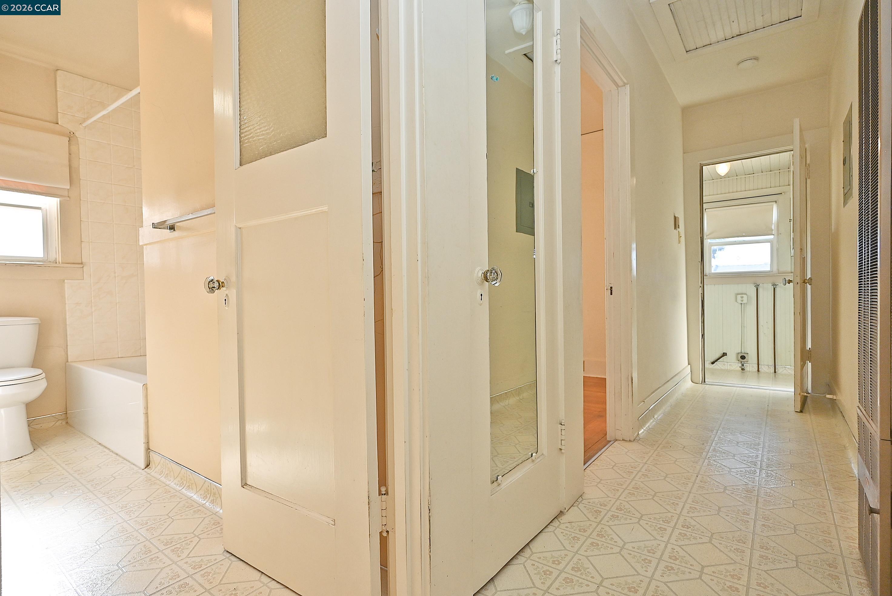 Detail Gallery Image 28 of 48 For 209 Arroyo Ave, San Leandro,  CA 94577 - 2 Beds | 2 Baths