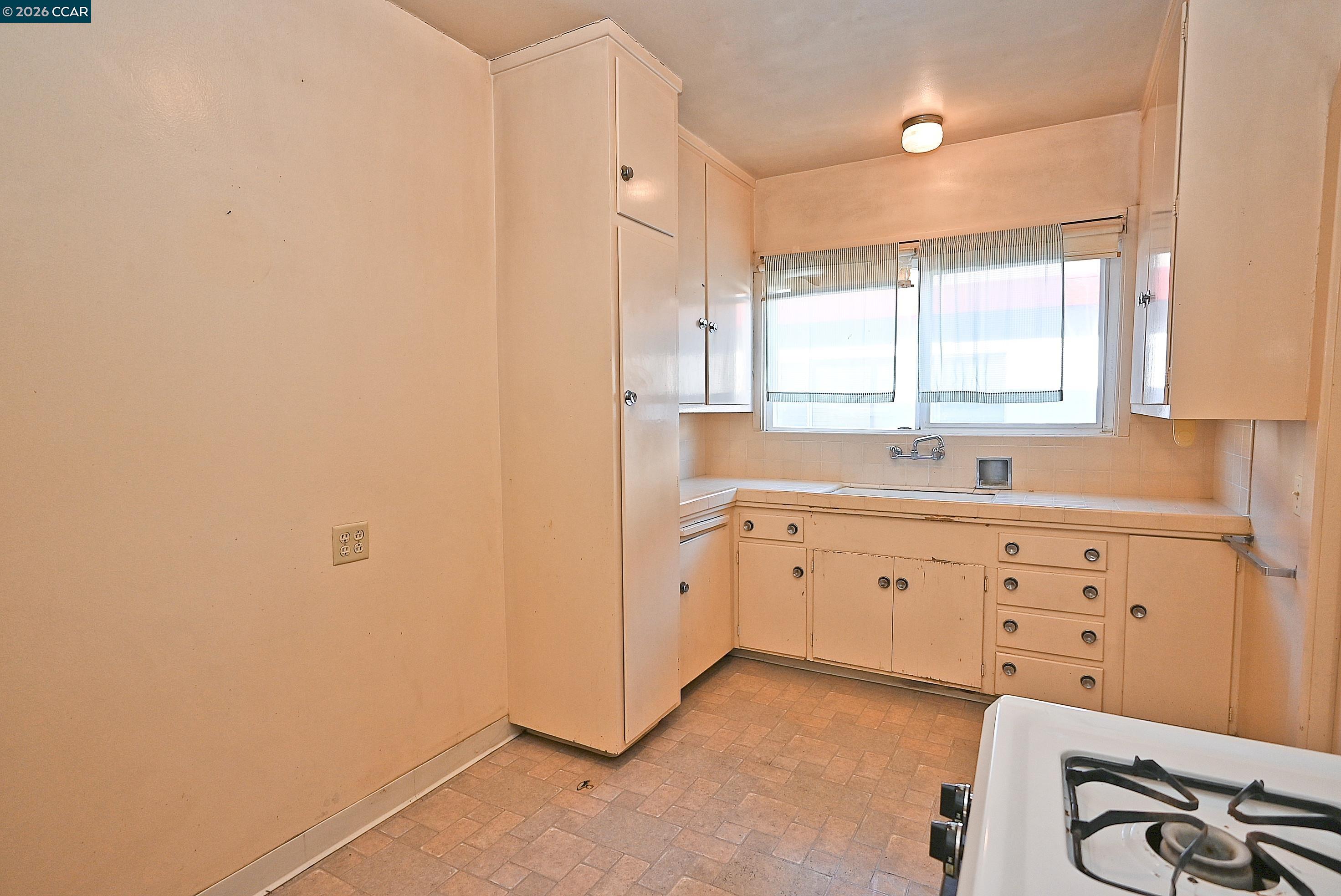 Detail Gallery Image 43 of 48 For 209 Arroyo Ave, San Leandro,  CA 94577 - 2 Beds | 2 Baths