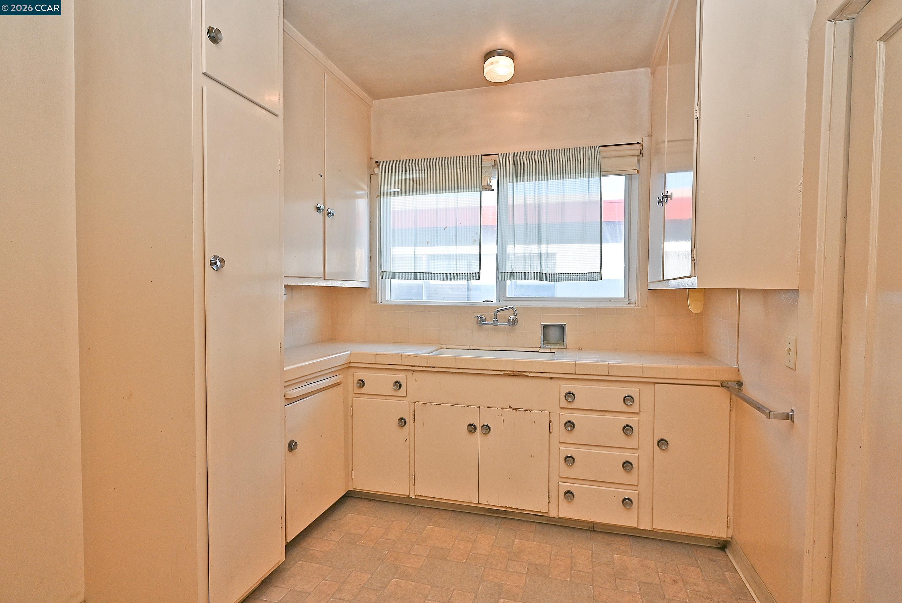 Detail Gallery Image 44 of 48 For 209 Arroyo Ave, San Leandro,  CA 94577 - 2 Beds | 2 Baths