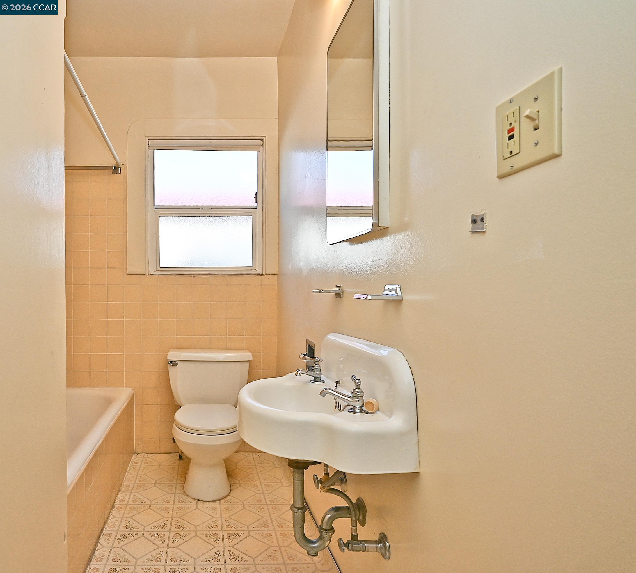 Detail Gallery Image 45 of 48 For 209 Arroyo Ave, San Leandro,  CA 94577 - 2 Beds | 2 Baths