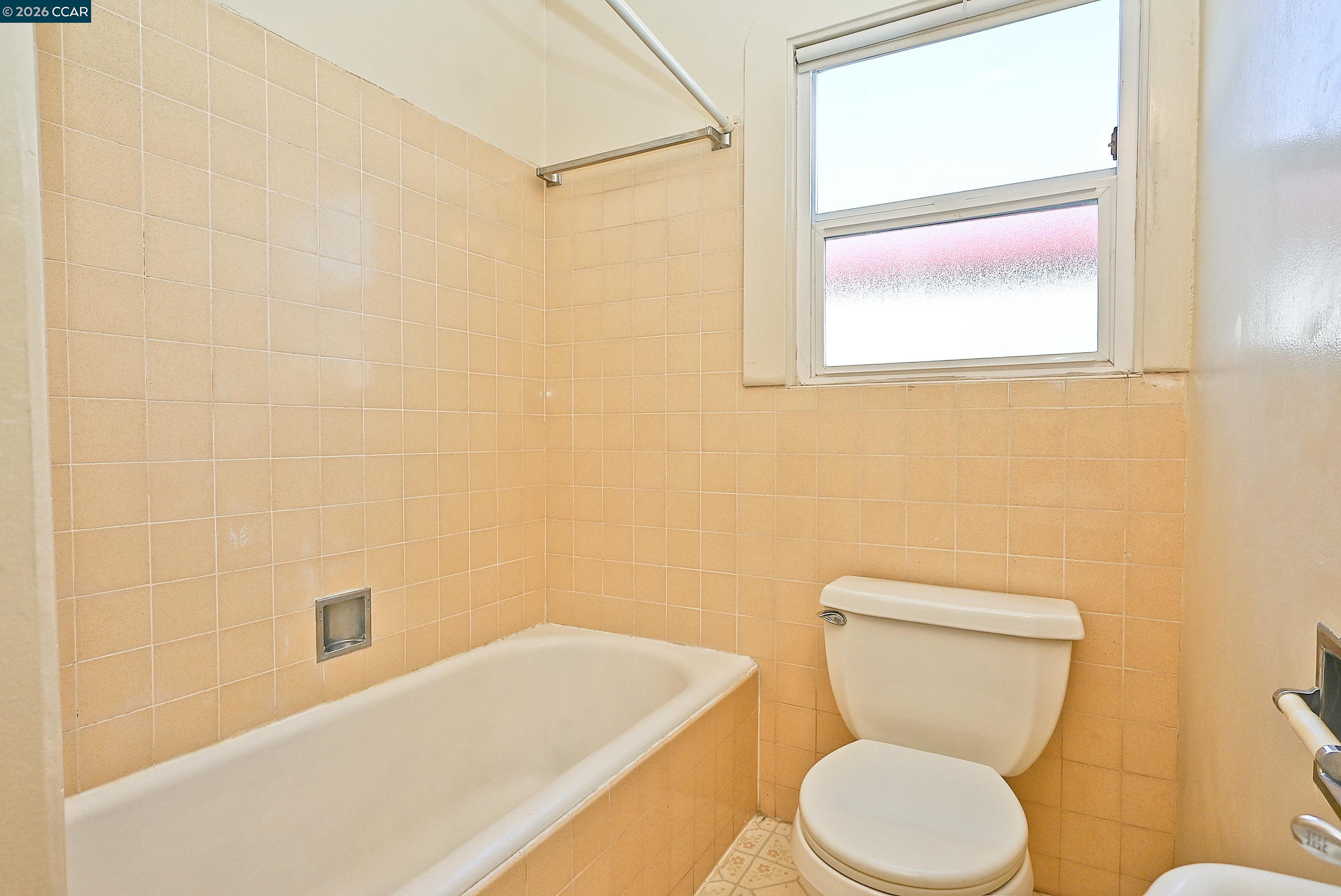 Detail Gallery Image 46 of 48 For 209 Arroyo Ave, San Leandro,  CA 94577 - 2 Beds | 2 Baths