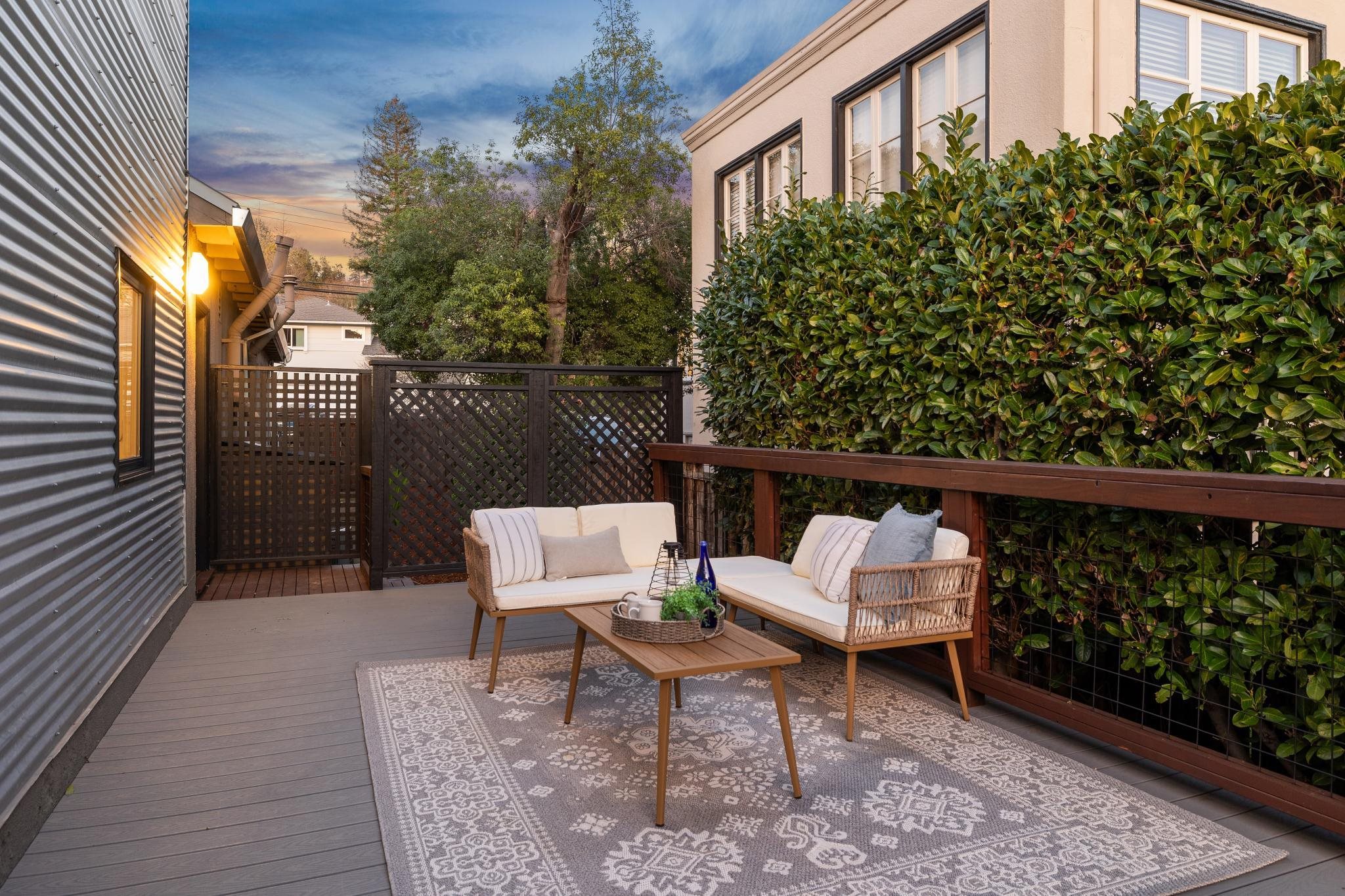 Detail Gallery Image 9 of 10 For 46 Ardmore Rd, Kensington,  CA 94707 - 3 Beds | 3 Baths