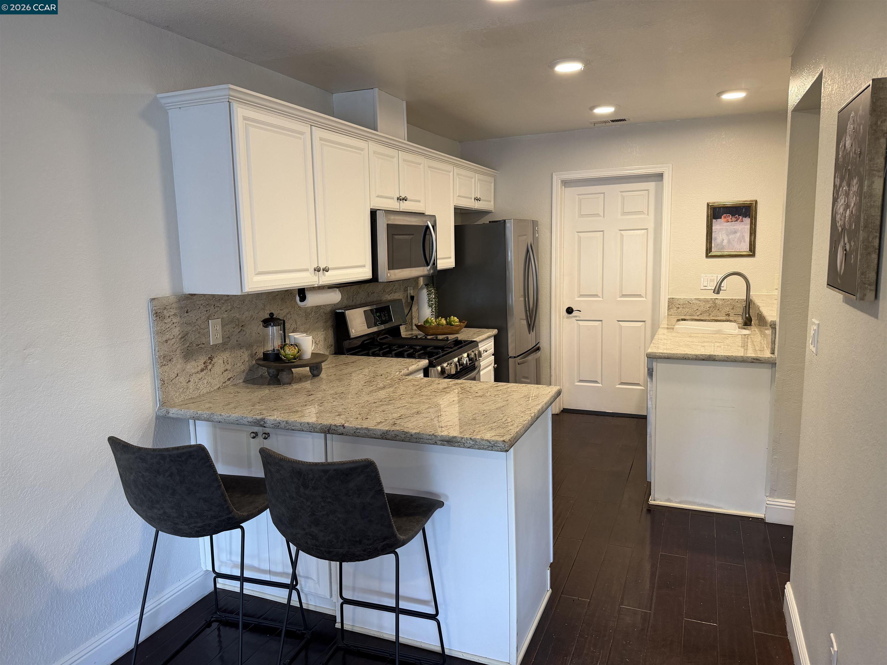 Detail Gallery Image 8 of 37 For 2020 Shady Creek Pl, Danville,  CA 94526 - 4 Beds | 2/1 Baths