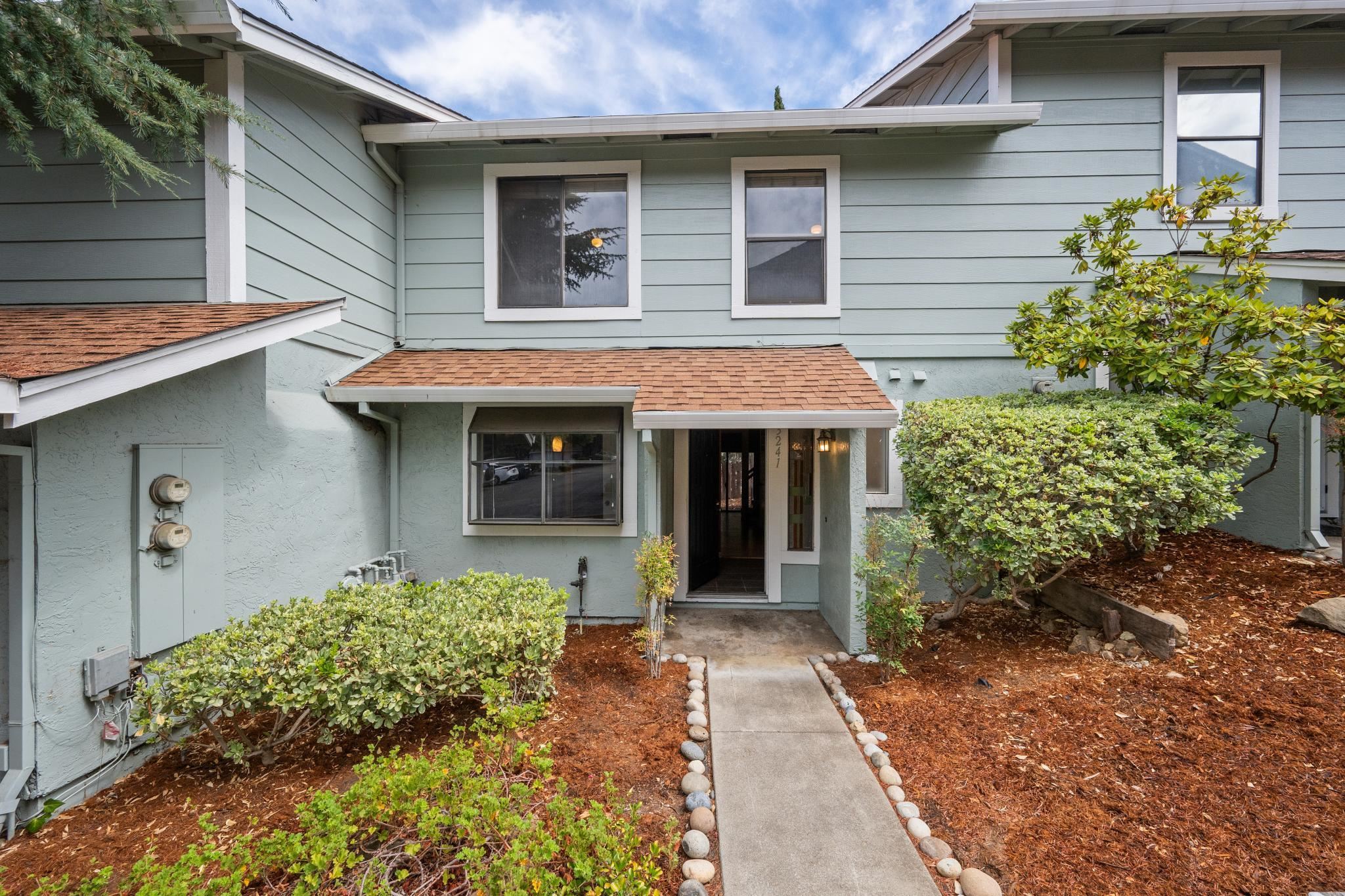 Detail Gallery Image 2 of 57 For 3241 Monika Lane, Hayward,  CA 94541 - 3 Beds | 2/1 Baths