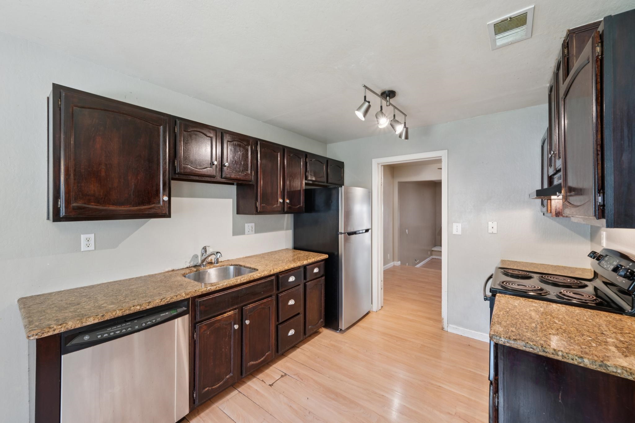 Detail Gallery Image 20 of 57 For 3241 Monika Lane, Hayward,  CA 94541 - 3 Beds | 2/1 Baths