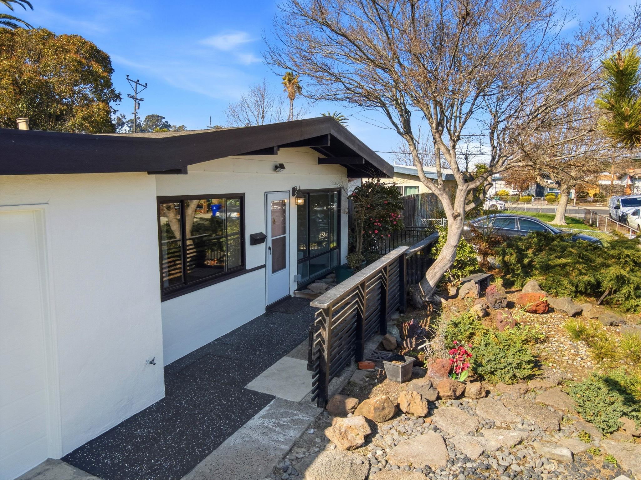 Detail Gallery Image 8 of 60 For 280 Calais Dr, Pinole,  CA 94564 - 4 Beds | 2 Baths