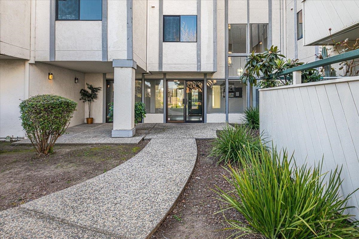 Detail Gallery Image 2 of 26 For 26088 Kay Ave #209,  Hayward,  CA 94545 - 1 Beds | 1 Baths