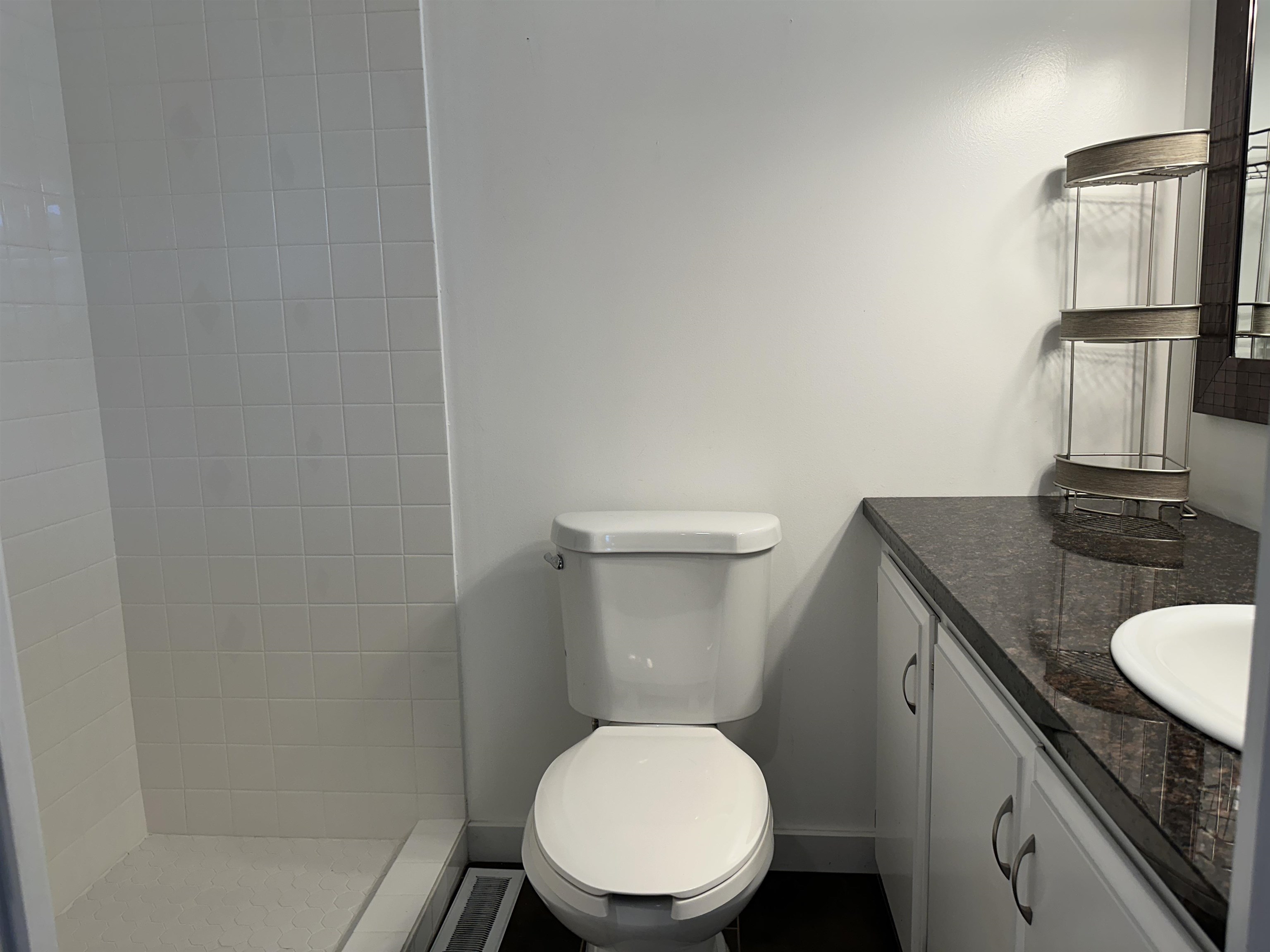 Detail Gallery Image 25 of 32 For 1150 W Winton Ave. #207,  Hayward,  CA 94545 - 2 Beds | 2 Baths