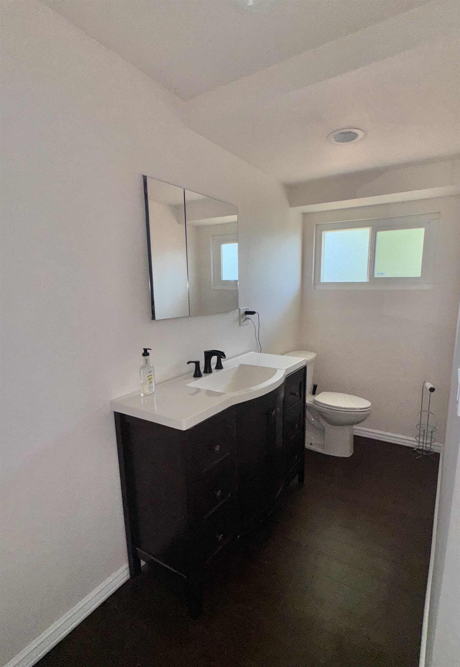 Detail Gallery Image 14 of 15 For 8491 Ney Ave, Oakland,  CA 94605 - 3 Beds | 2/1 Baths