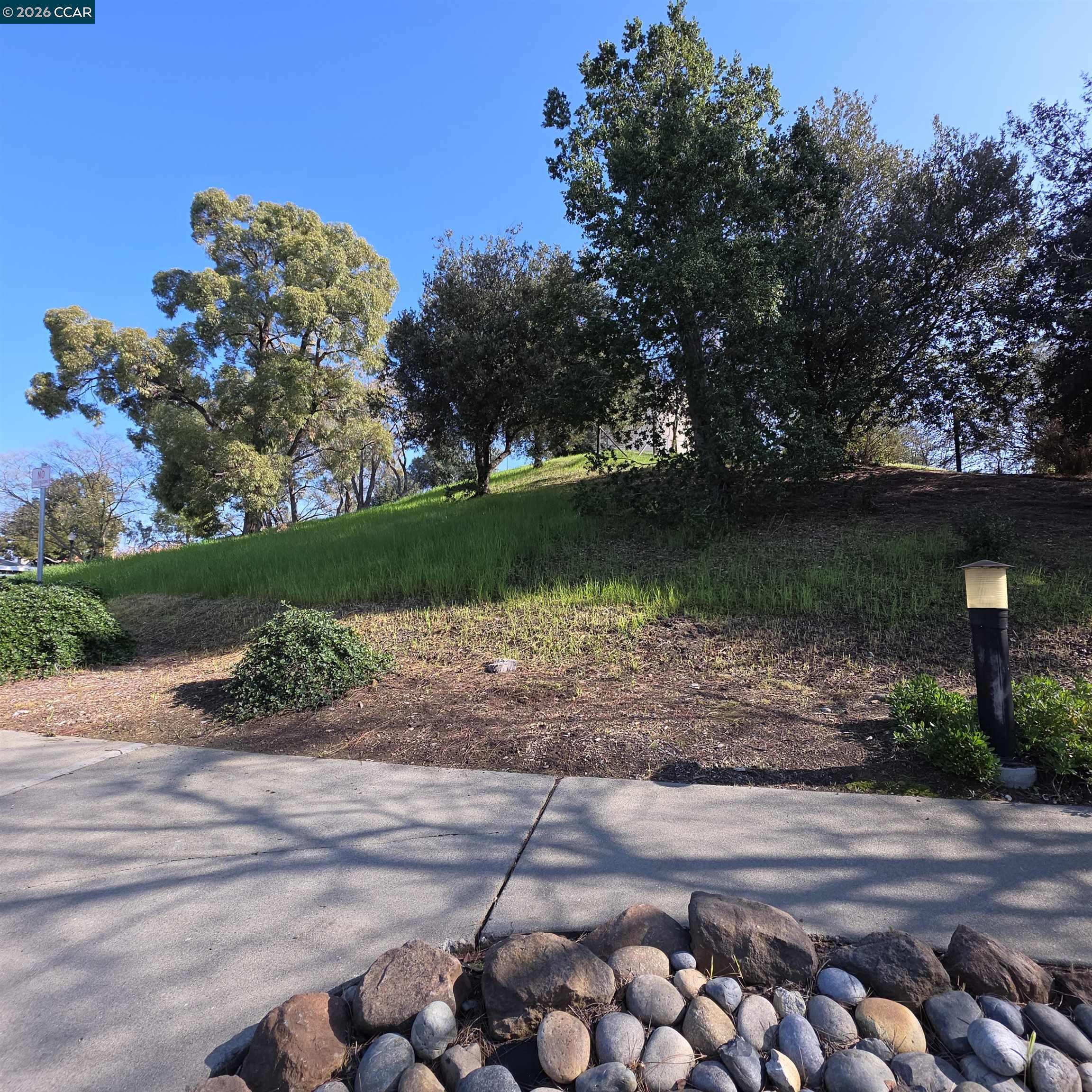 Detail Gallery Image 17 of 19 For 4360 Eagle Peak Rd #B,  Concord,  CA 94521 - 3 Beds | 2/1 Baths