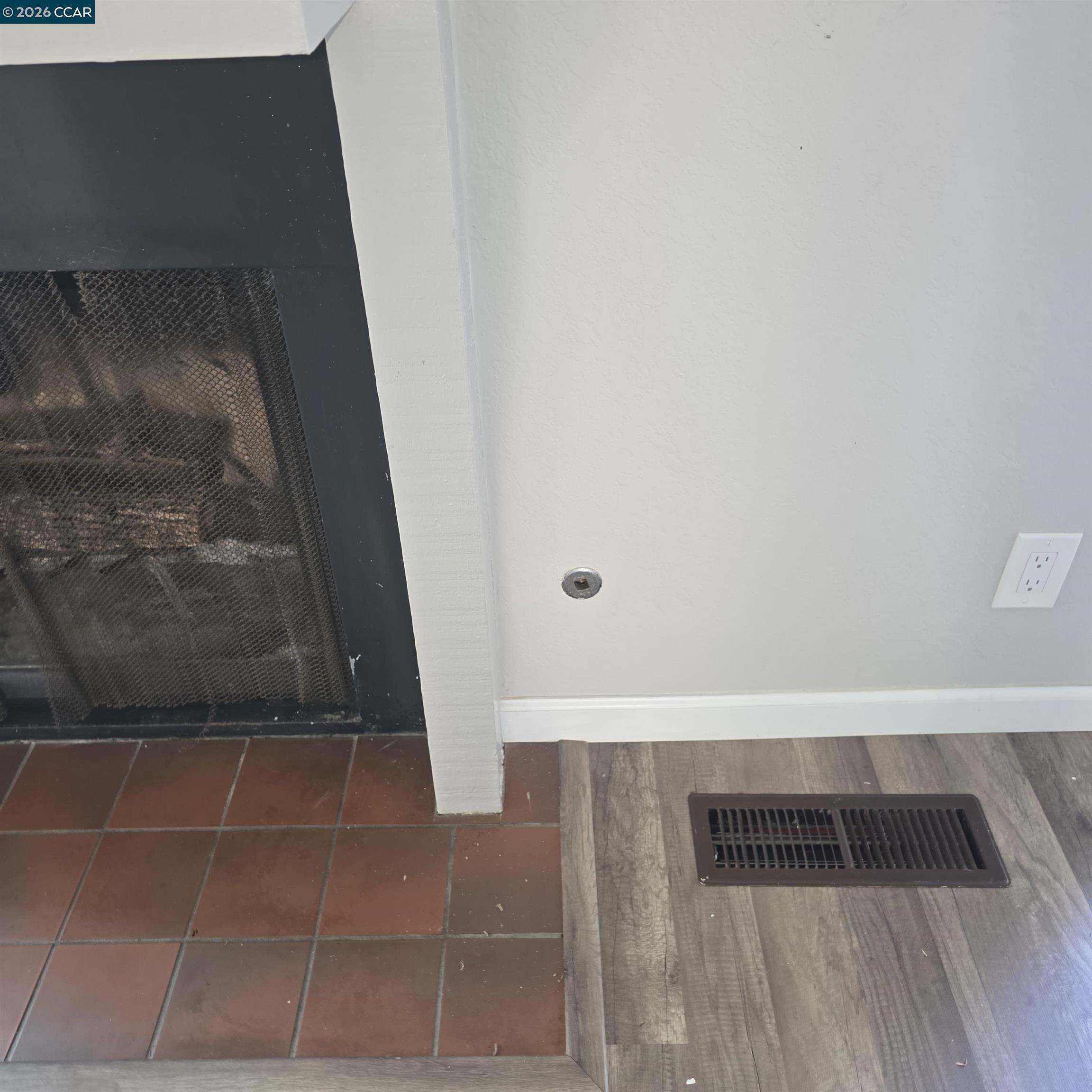 Detail Gallery Image 5 of 19 For 4360 Eagle Peak Rd #B,  Concord,  CA 94521 - 3 Beds | 2/1 Baths