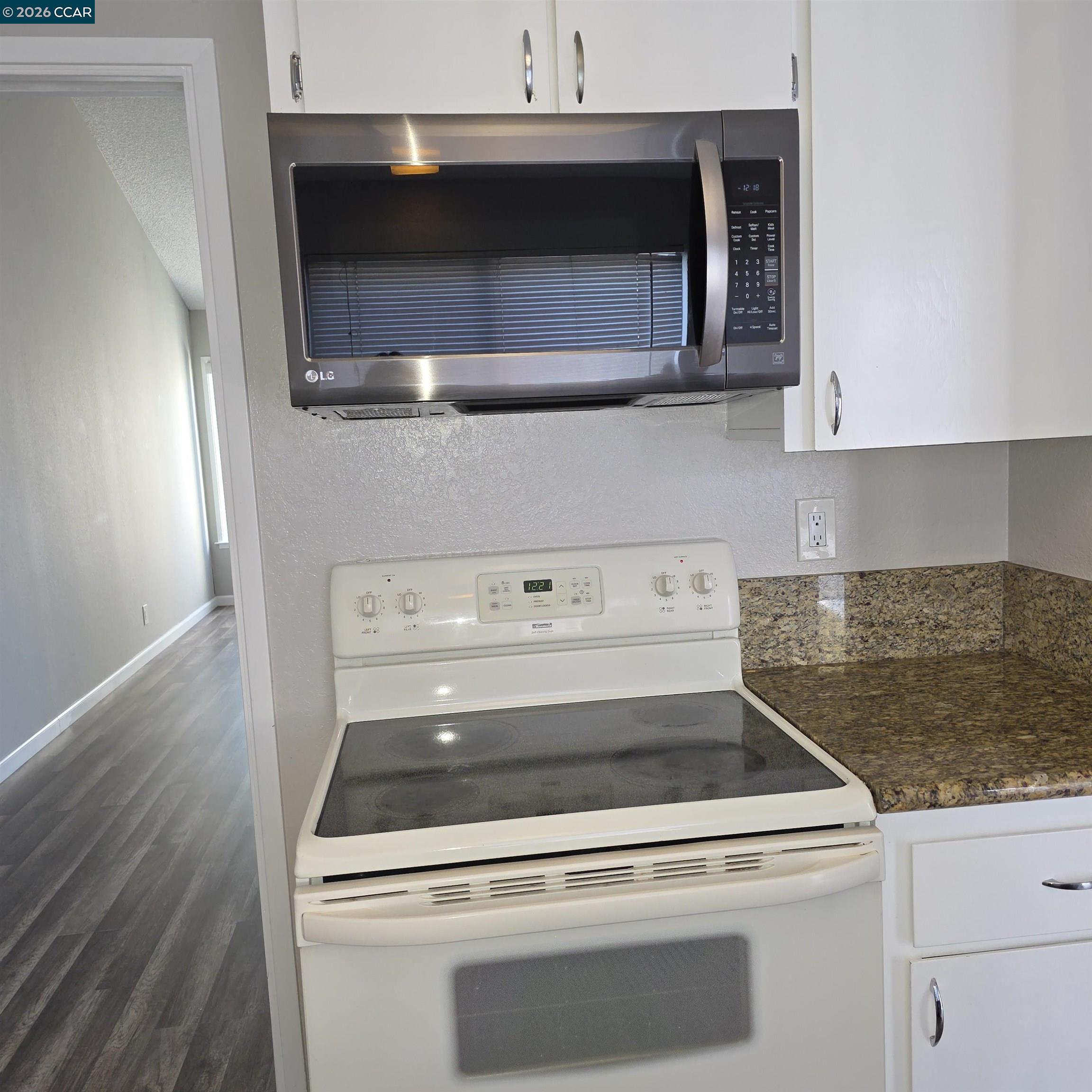 Detail Gallery Image 7 of 19 For 4360 Eagle Peak Rd #B,  Concord,  CA 94521 - 3 Beds | 2/1 Baths