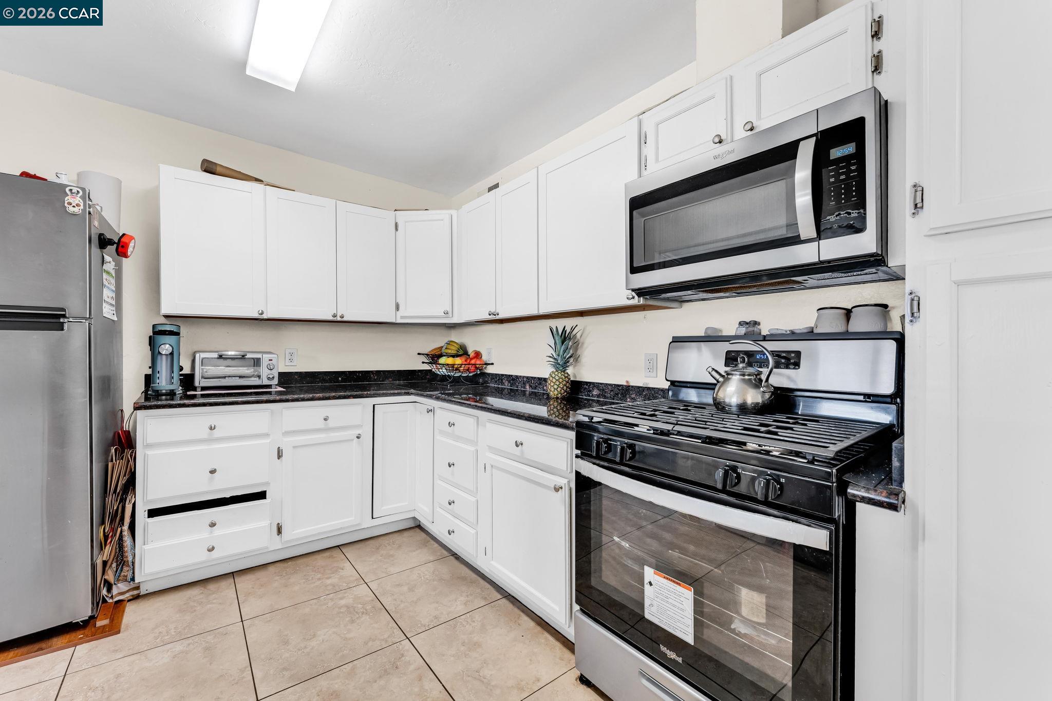 Detail Gallery Image 17 of 38 For 104 Alvarado Ave, Pittsburg,  CA 94565 - 3 Beds | 1 Baths