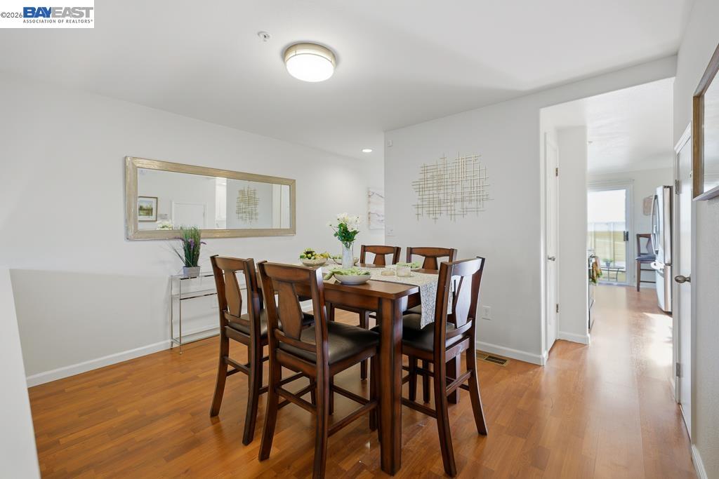 Detail Gallery Image 15 of 49 For 122 Vista Hermosa, Walnut Creek,  CA 94597 - 2 Beds | 2/1 Baths