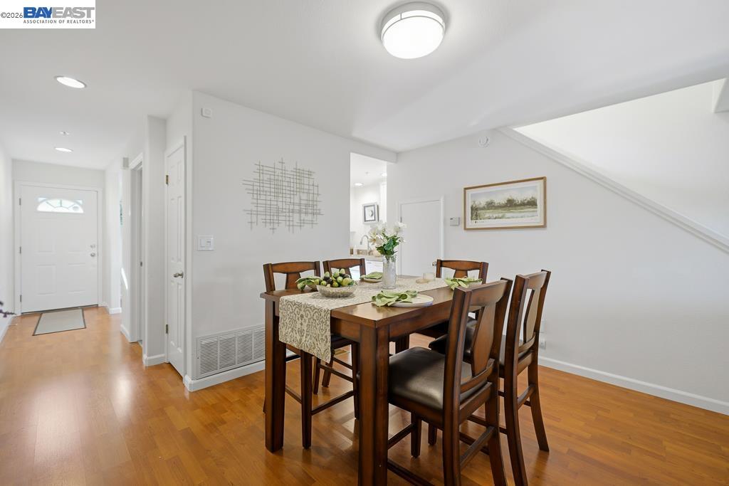 Detail Gallery Image 16 of 49 For 122 Vista Hermosa, Walnut Creek,  CA 94597 - 2 Beds | 2/1 Baths