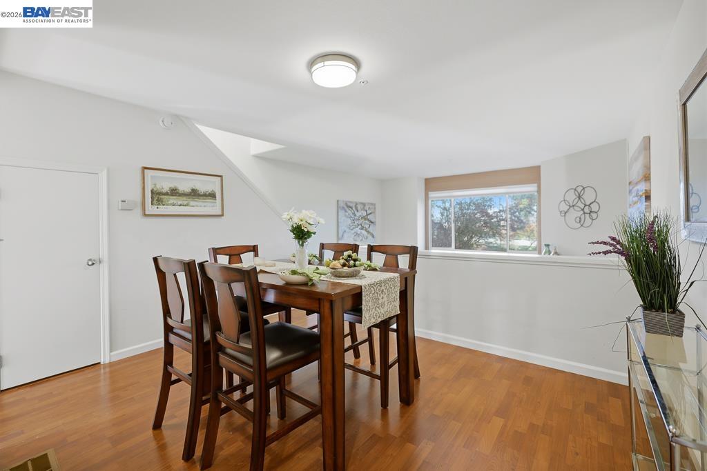 Detail Gallery Image 17 of 49 For 122 Vista Hermosa, Walnut Creek,  CA 94597 - 2 Beds | 2/1 Baths