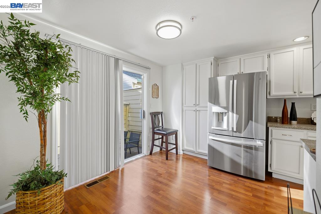 Detail Gallery Image 23 of 49 For 122 Vista Hermosa, Walnut Creek,  CA 94597 - 2 Beds | 2/1 Baths