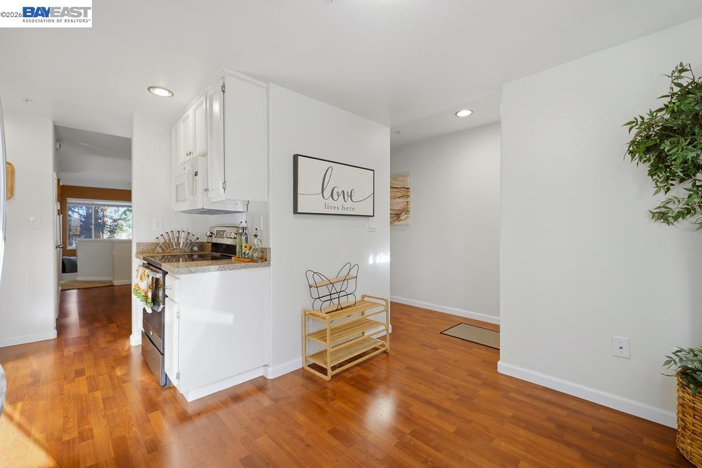 Detail Gallery Image 25 of 49 For 122 Vista Hermosa, Walnut Creek,  CA 94597 - 2 Beds | 2/1 Baths