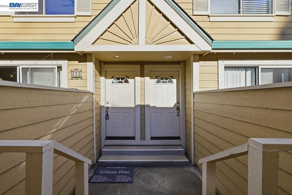 Detail Gallery Image 3 of 49 For 122 Vista Hermosa, Walnut Creek,  CA 94597 - 2 Beds | 2/1 Baths