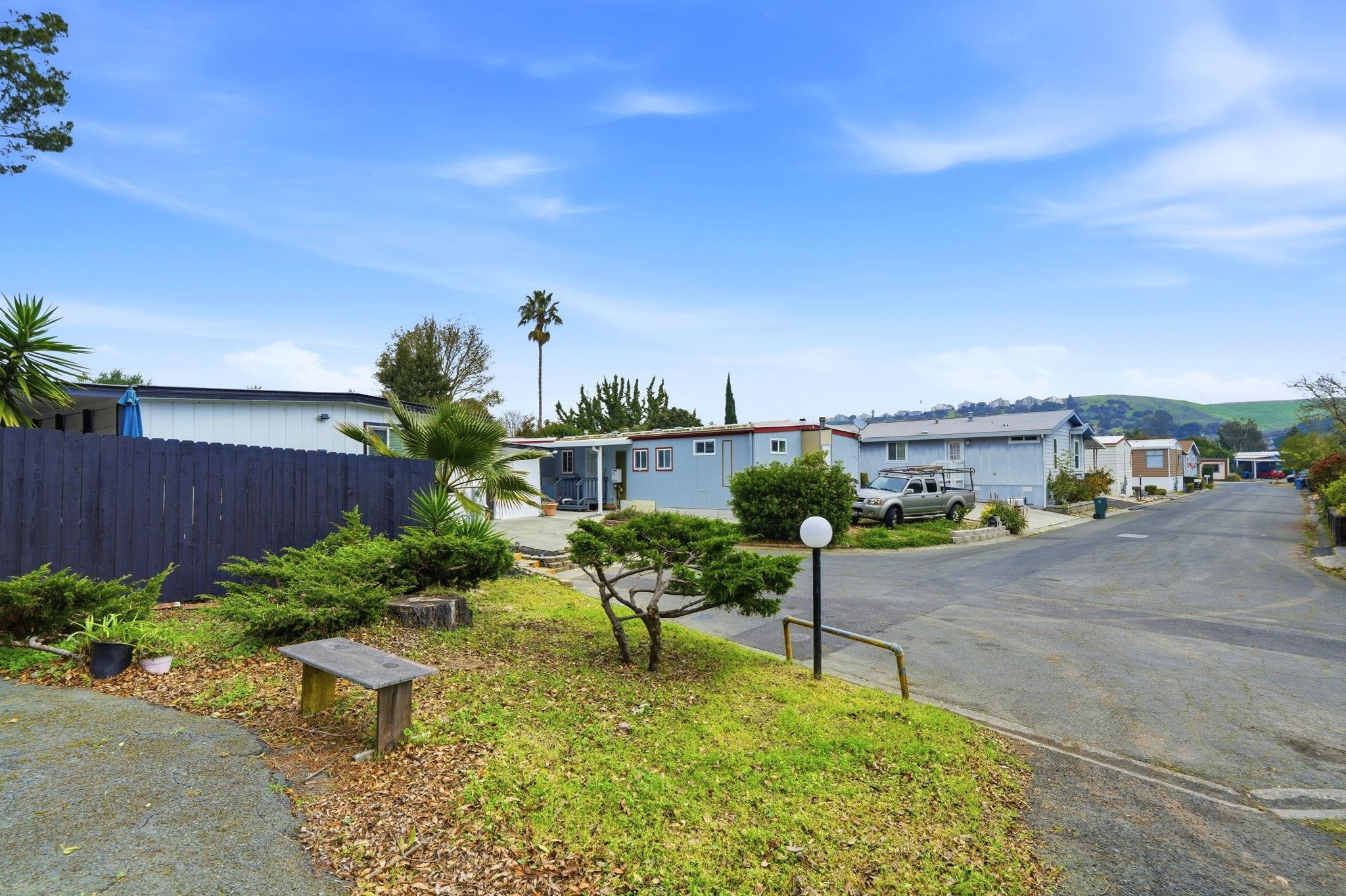 Detail Gallery Image 4 of 47 For 142 Ann Ct, Vallejo,  CA 94590 - 2 Beds | 2 Baths