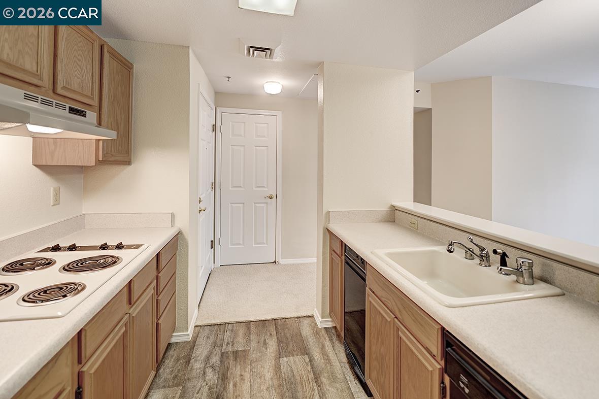 Photo #3: 41123068 Listing: Photo #3