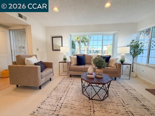 Detail Gallery Image 4 of 18 For 922 Coral Dr, Rodeo,  CA 94572 - 4 Beds | 3 Baths