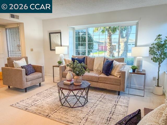 Detail Gallery Image 6 of 18 For 922 Coral Dr, Rodeo,  CA 94572 - 4 Beds | 3 Baths