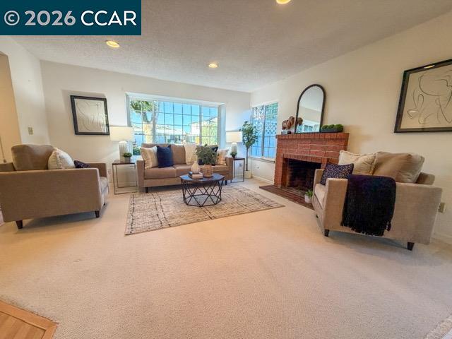 Detail Gallery Image 7 of 18 For 922 Coral Dr, Rodeo,  CA 94572 - 4 Beds | 3 Baths