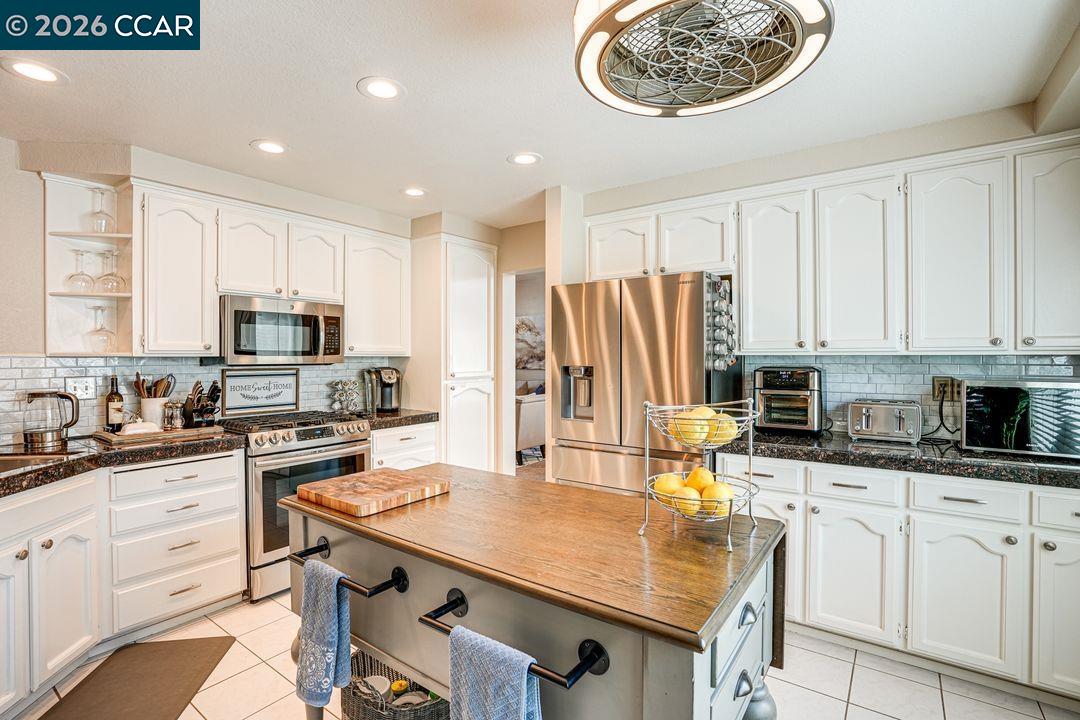 Detail Gallery Image 11 of 28 For 3121 Crestline Ct, Antioch,  CA 94531 - 4 Beds | 2/1 Baths