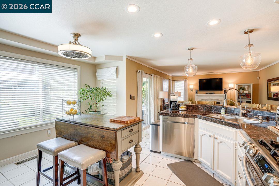 Detail Gallery Image 12 of 28 For 3121 Crestline Ct, Antioch,  CA 94531 - 4 Beds | 2/1 Baths