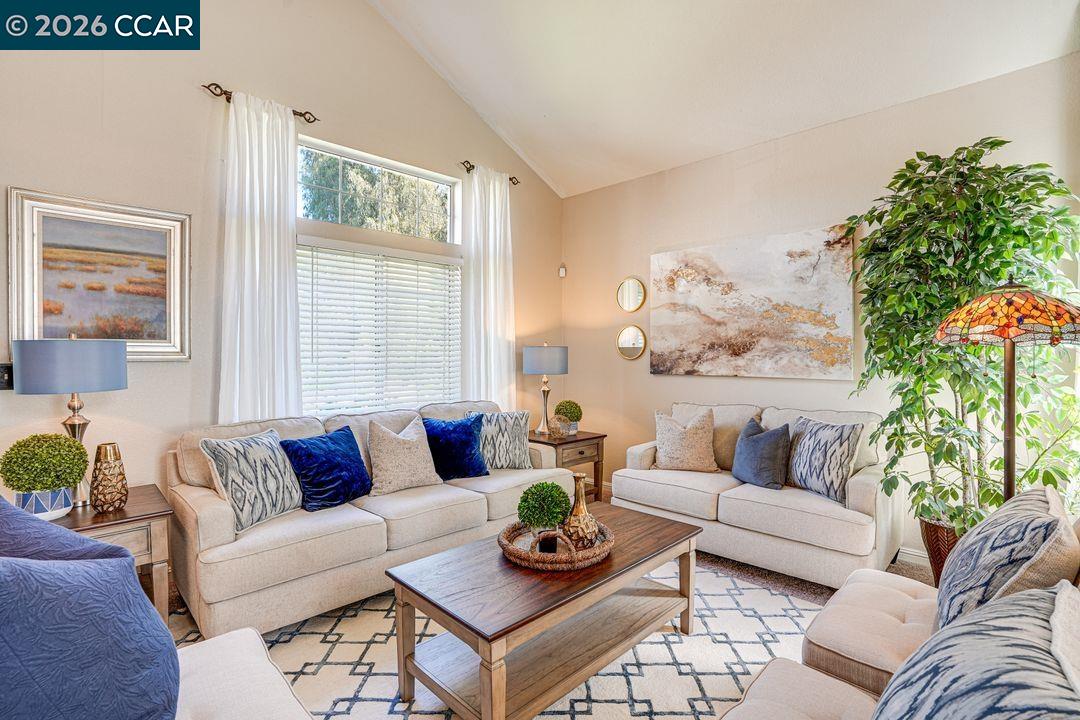 Detail Gallery Image 5 of 28 For 3121 Crestline Ct, Antioch,  CA 94531 - 4 Beds | 2/1 Baths