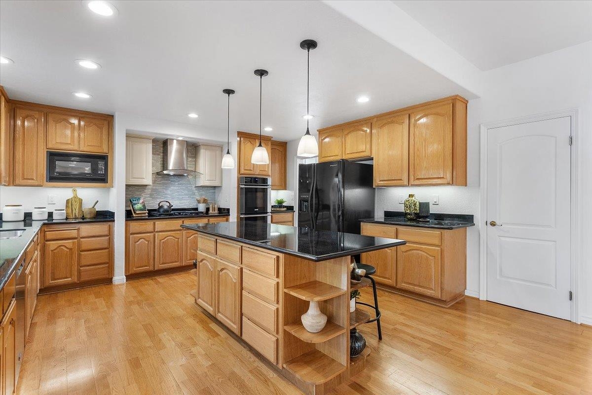 Detail Gallery Image 12 of 60 For 20946 Elbridge Ct, Castro Valley,  CA 94552 - 4 Beds | 3 Baths