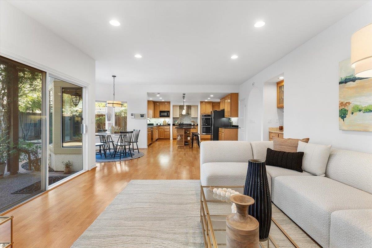 Detail Gallery Image 17 of 60 For 20946 Elbridge Ct, Castro Valley,  CA 94552 - 4 Beds | 3 Baths