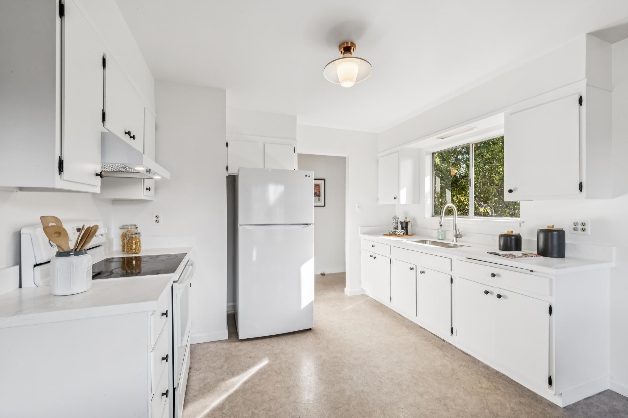 Detail Gallery Image 7 of 20 For 2118 Alameda Avenue, Alameda,  CA 94501 - – Beds | – Baths